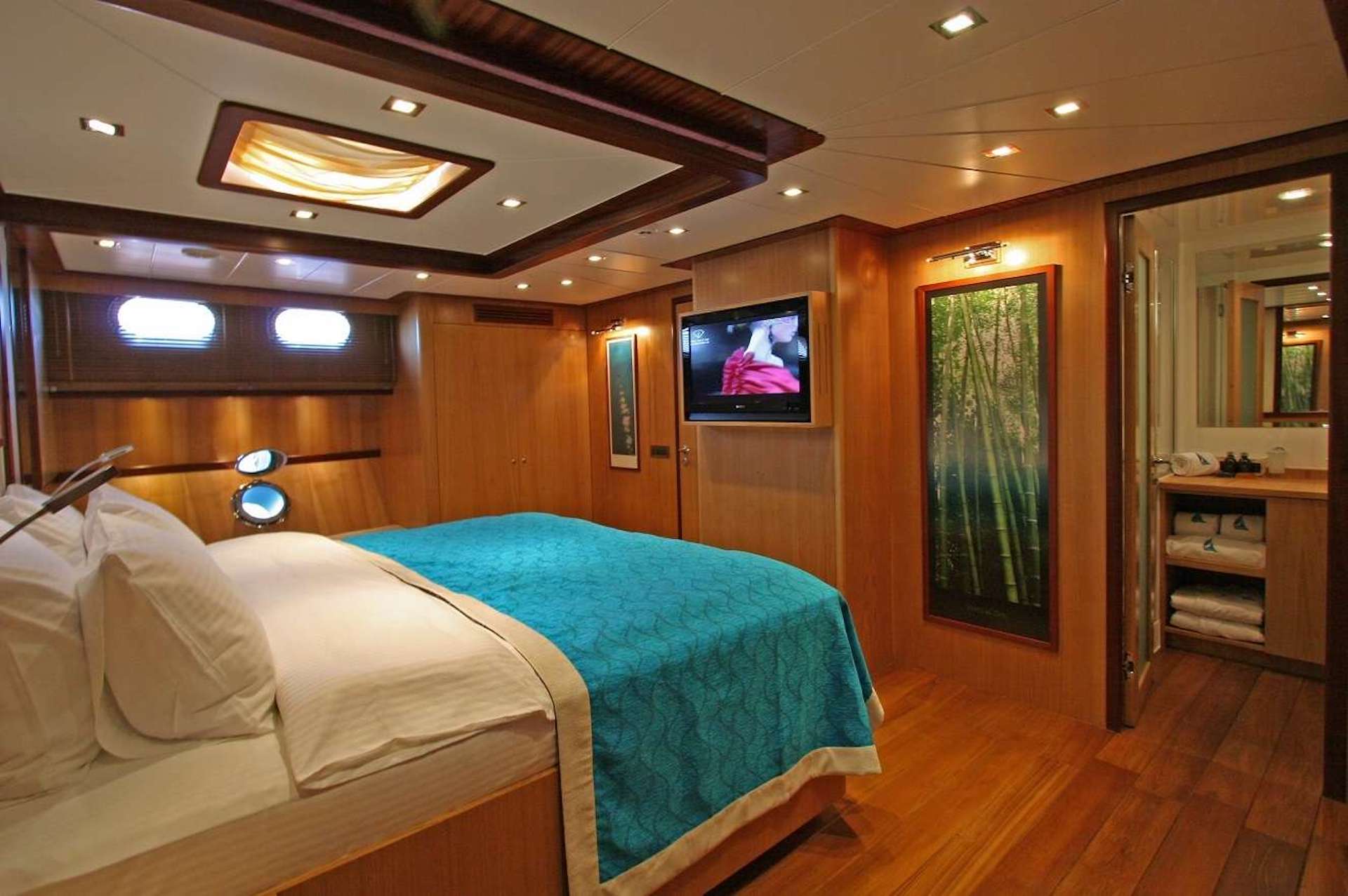 yacht charter Getaway master cabin