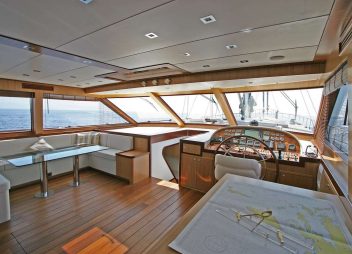 yacht charter Getaway saloon