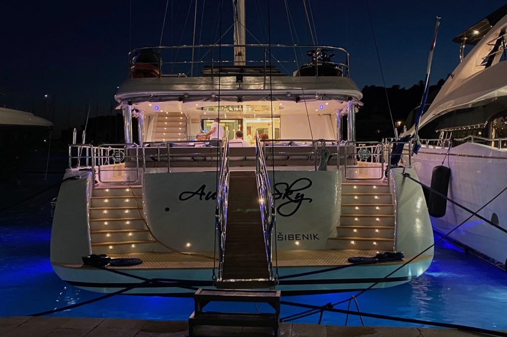 yacht charter gulet Aurum Sky back