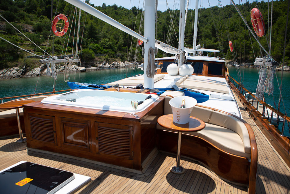 Yacht charter gulet Dolce Vita Jacuzzi