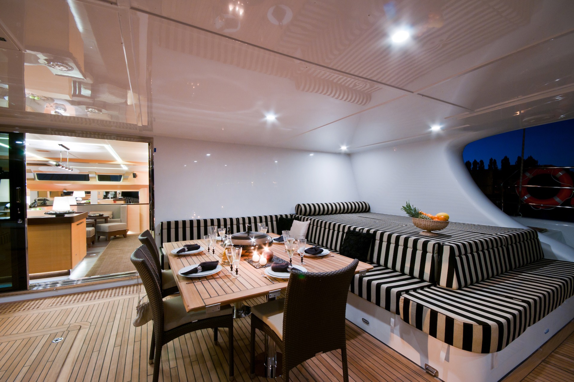 yacht charter Ipharra aft deck