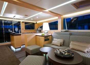 yacht charter Ipharra saloon