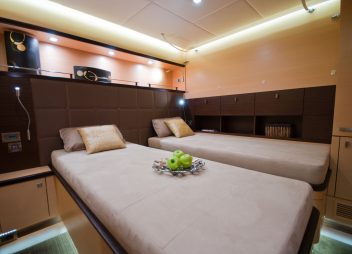 yacht charter Ipharra twin cabin