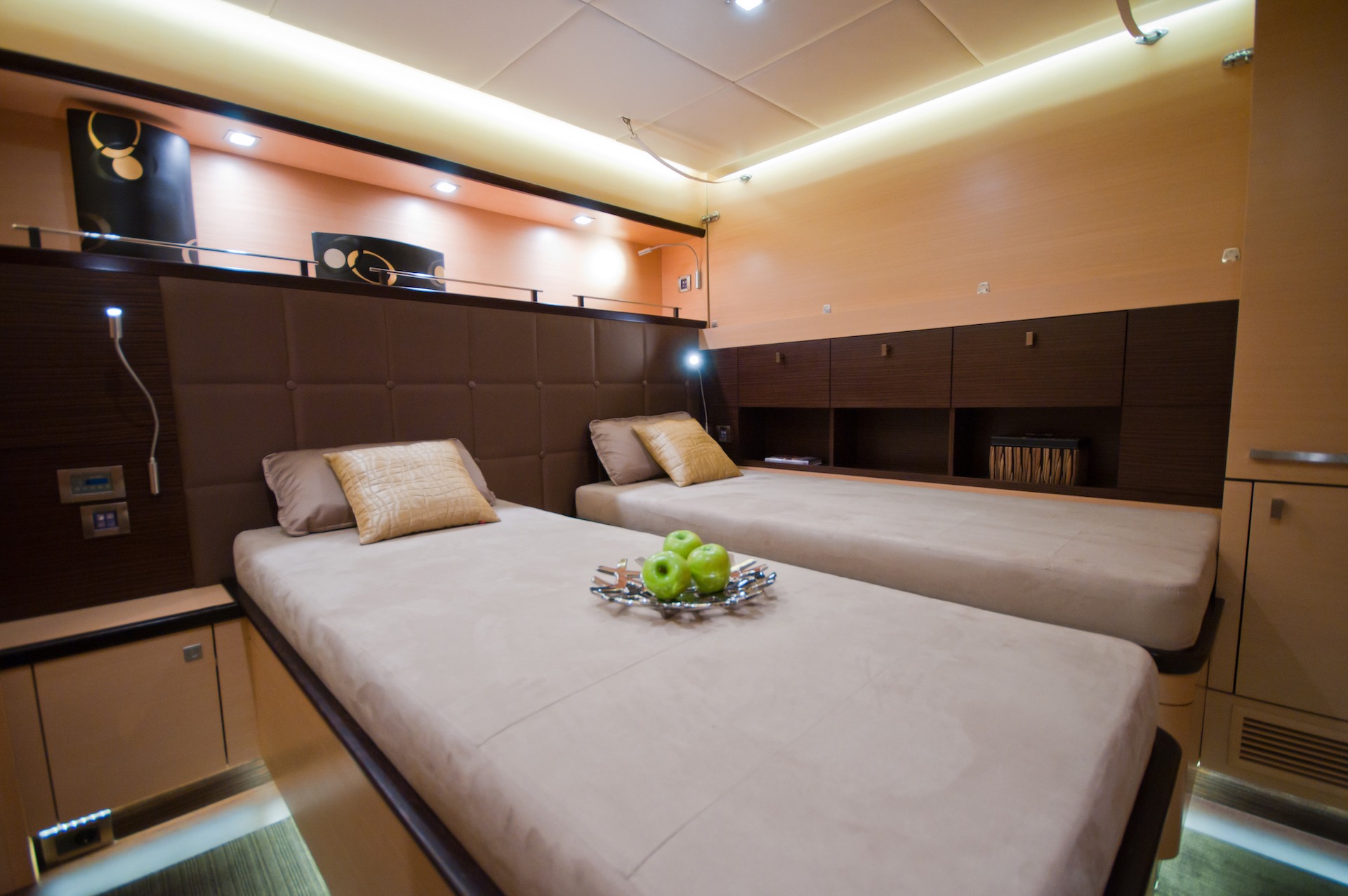 yacht charter Ipharra twin cabin