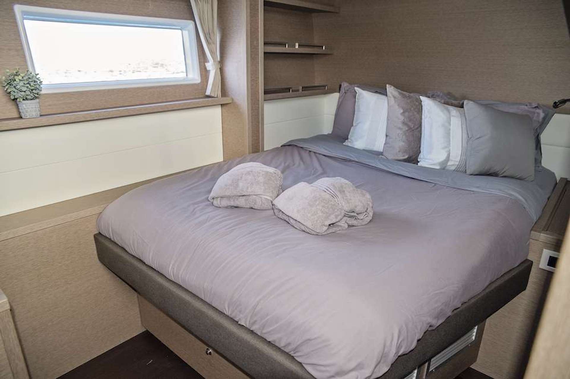 yacht charter Island Hoppin double cabin