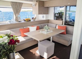 yacht charter Island Hoppin saloon