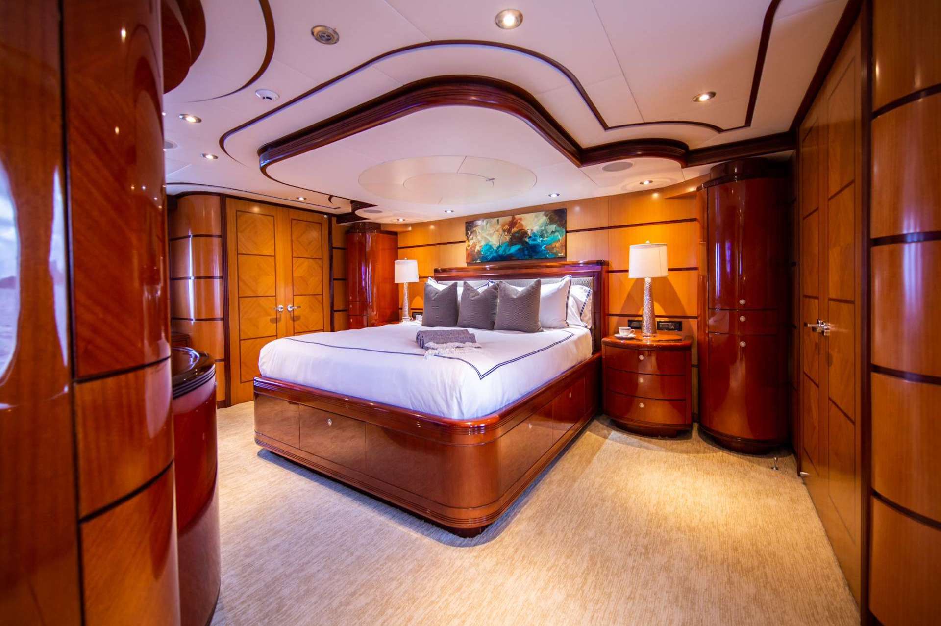 yacht charter Just Enough cabin