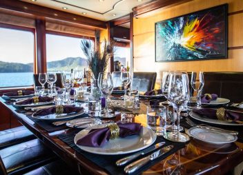 yacht charter Just Enough fine dining