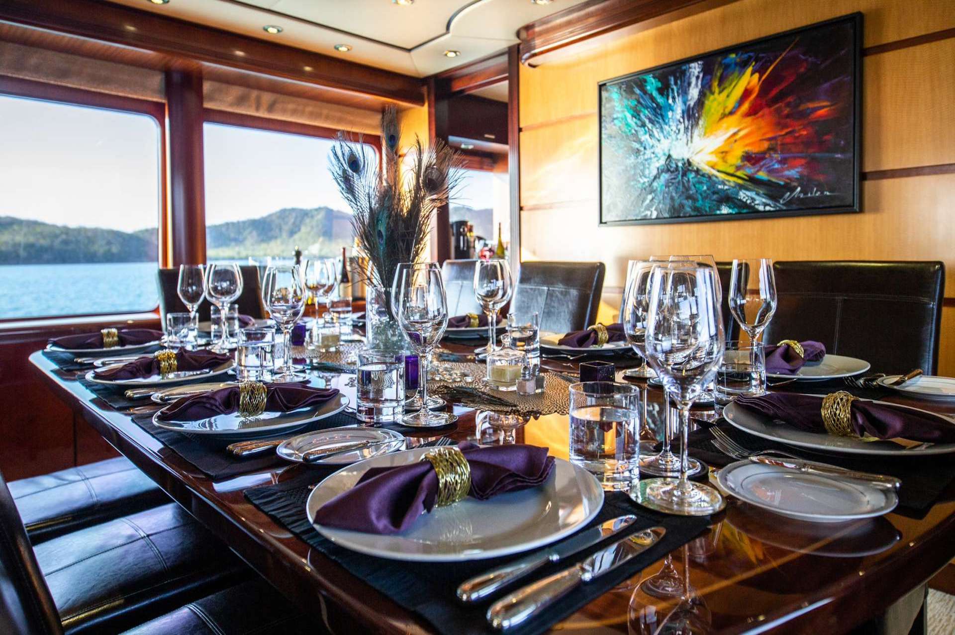 yacht charter Just Enough fine dining
