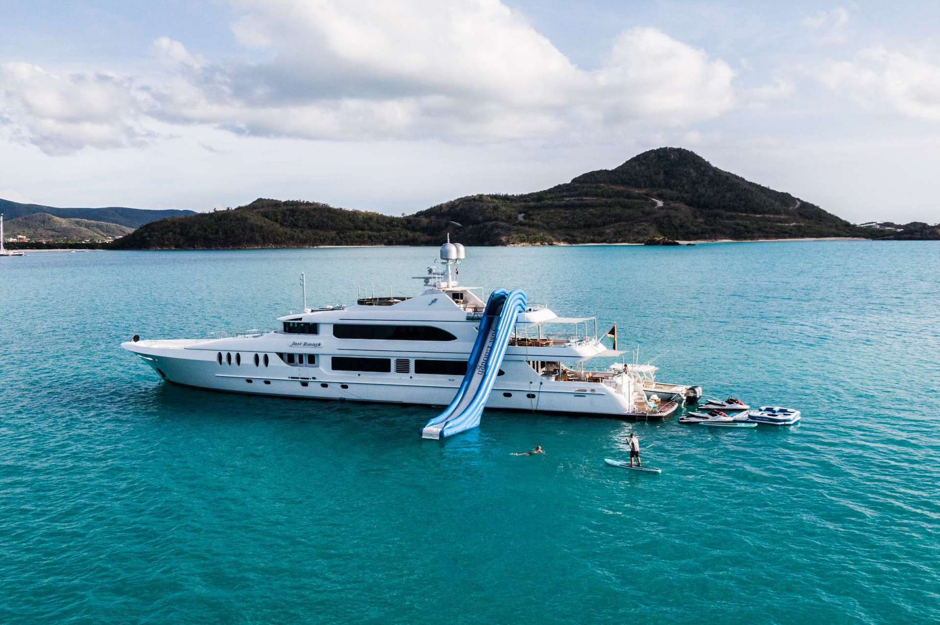 yacht charter Just Enough