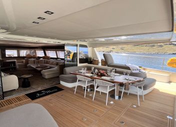 yacht charter Just Marie II aft deck