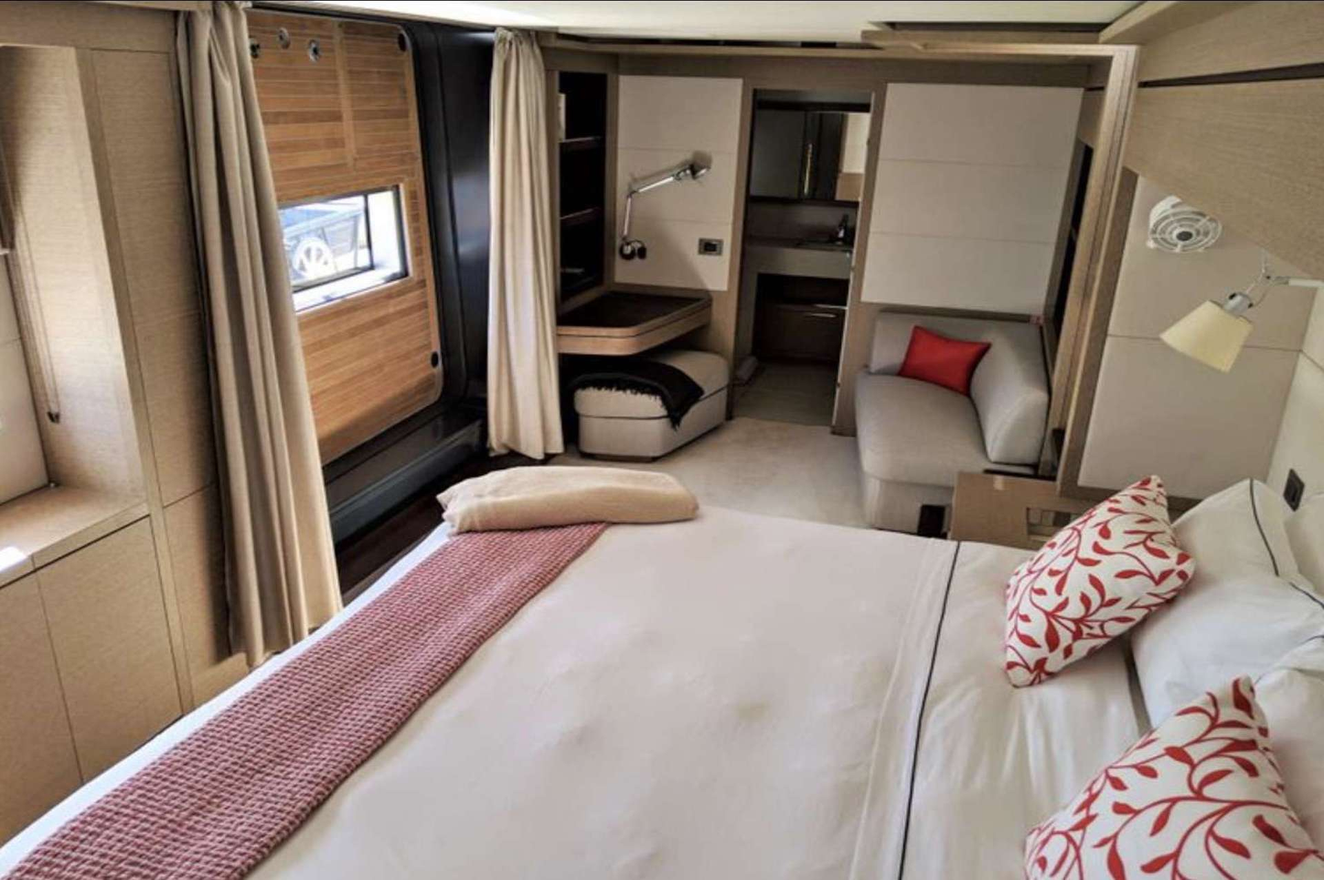 yacht charter Just Marie II cabin