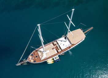 yacht charter Kadena birdview