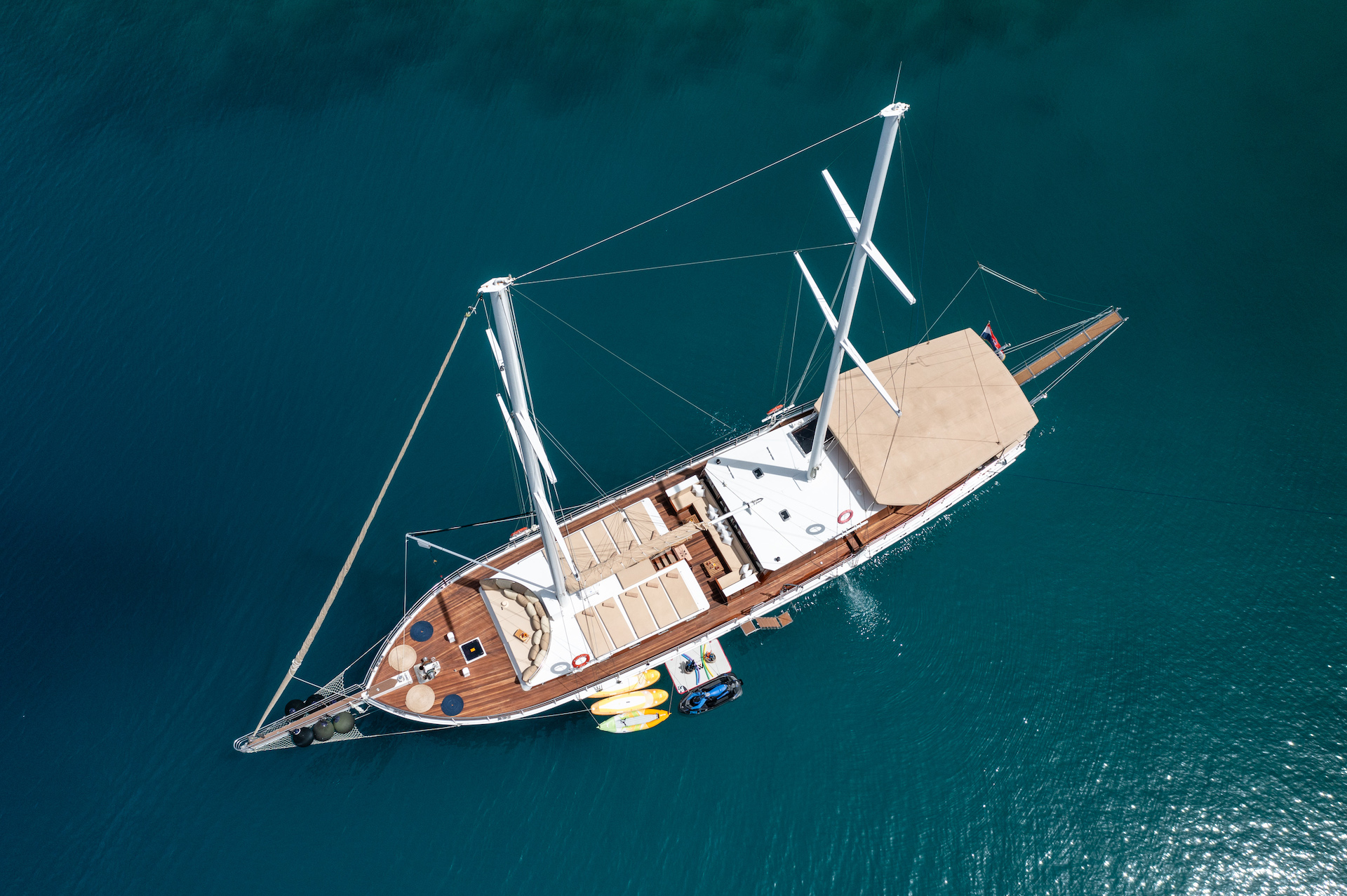 yacht charter Kadena birdview