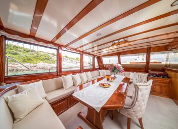 yacht charter Kadena double cabin