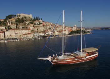 yacht charter Kadena sailing