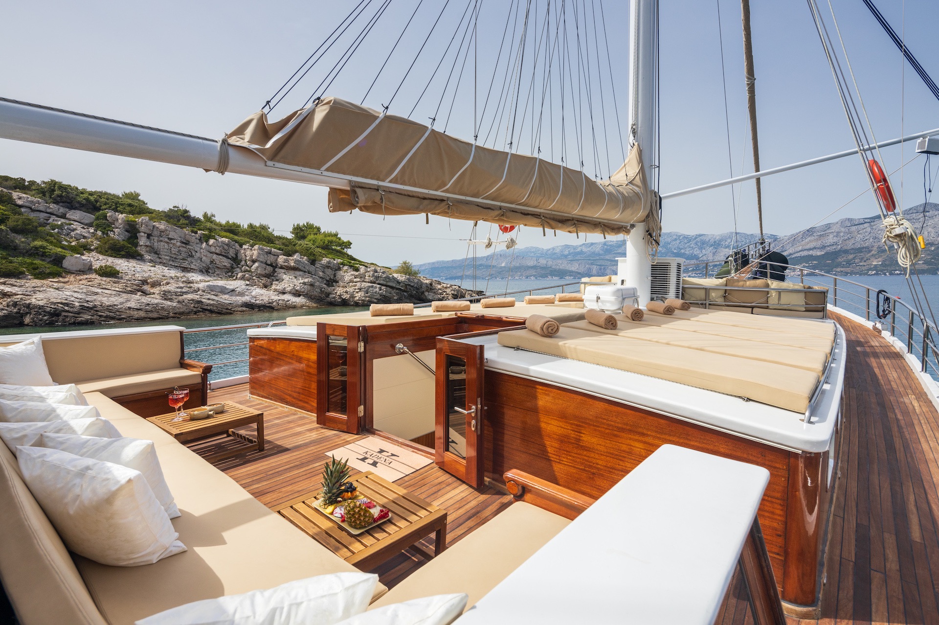 yacht charter Kadena sundeck