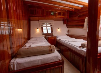 yacht charter Kadena twin cabin