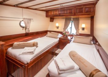 yacht charter Kadena twin cabin