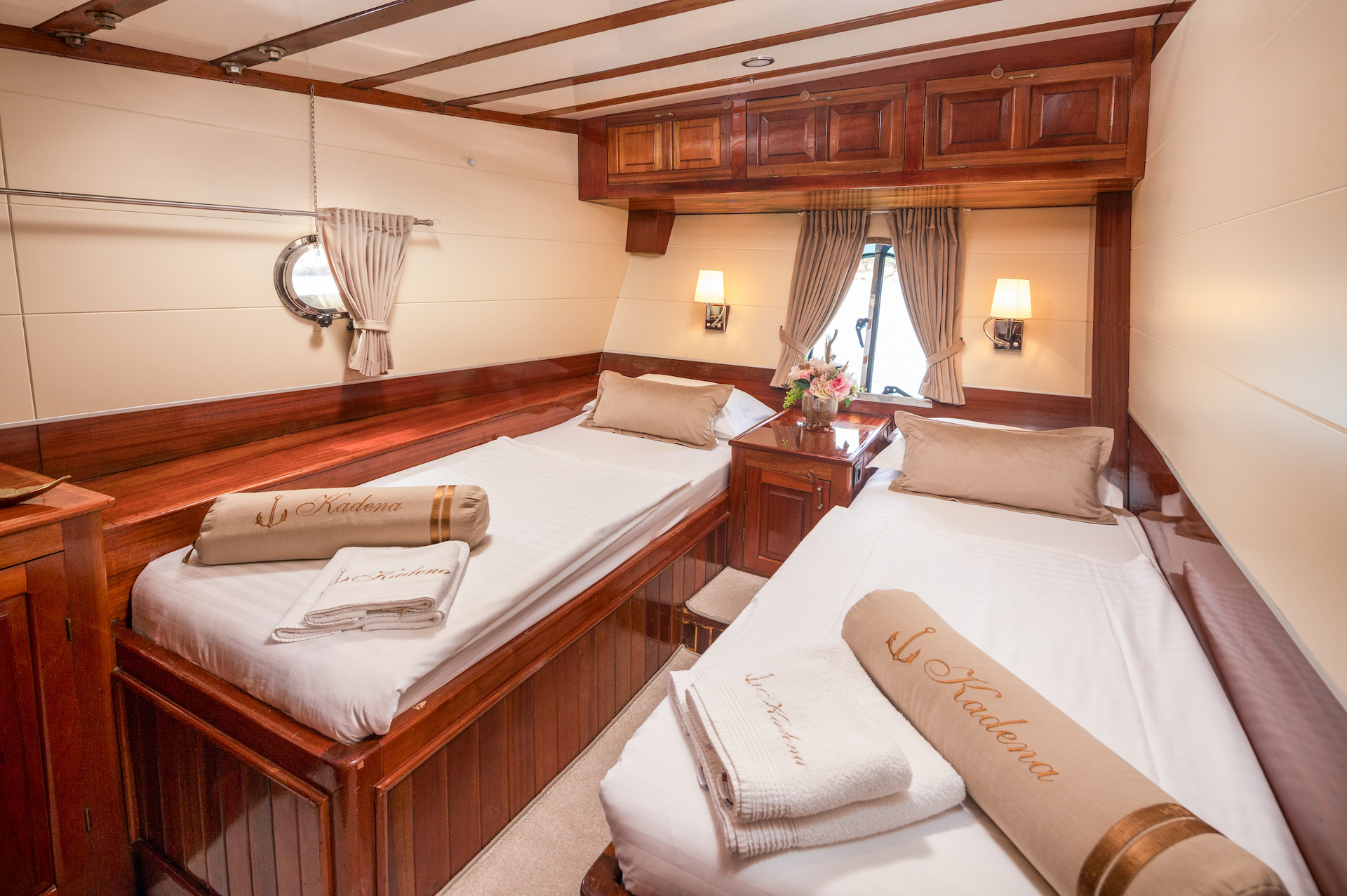 yacht charter Kadena twin cabin