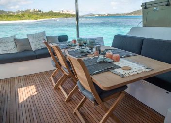 yacht charter Karma dining