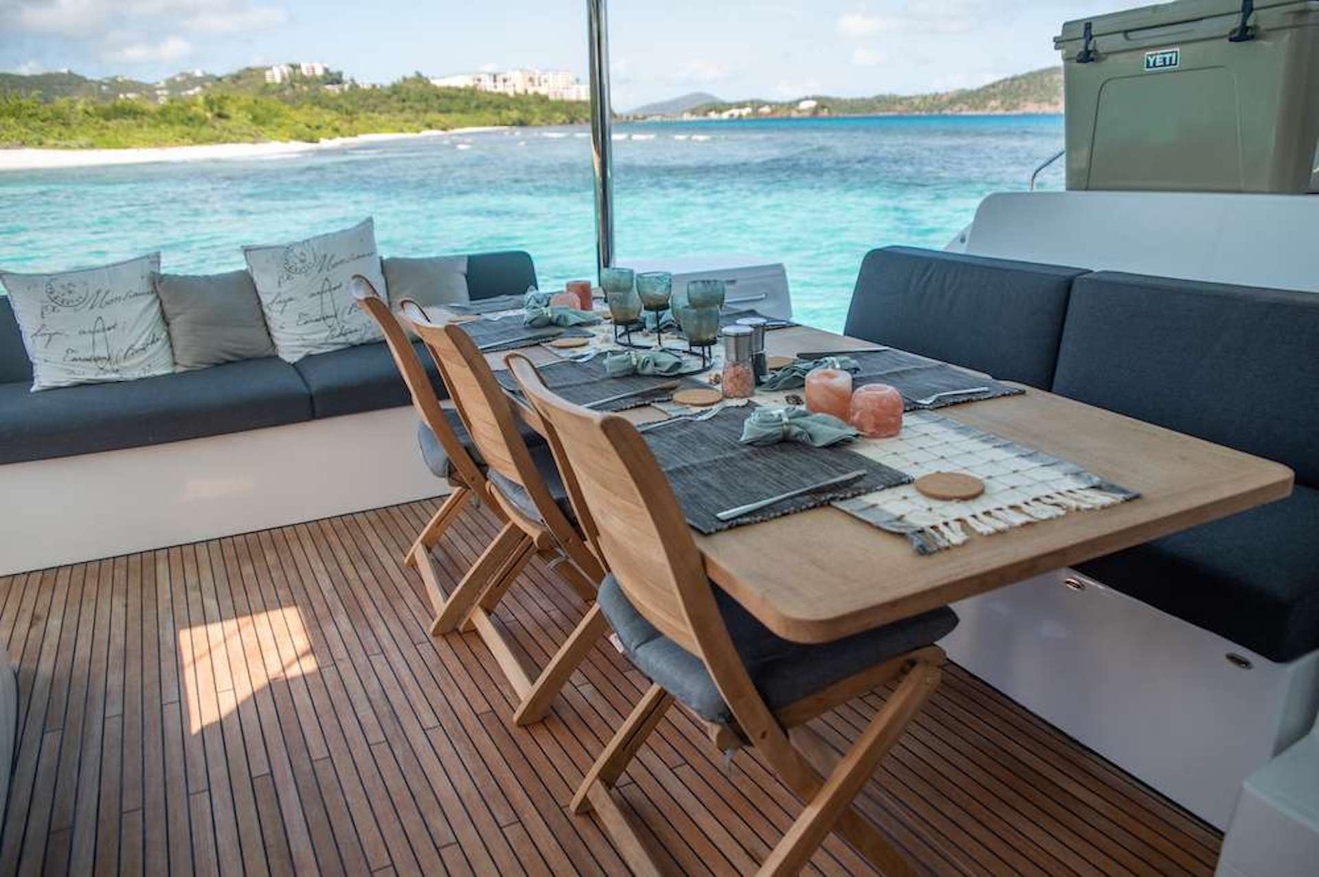 yacht charter Karma dining