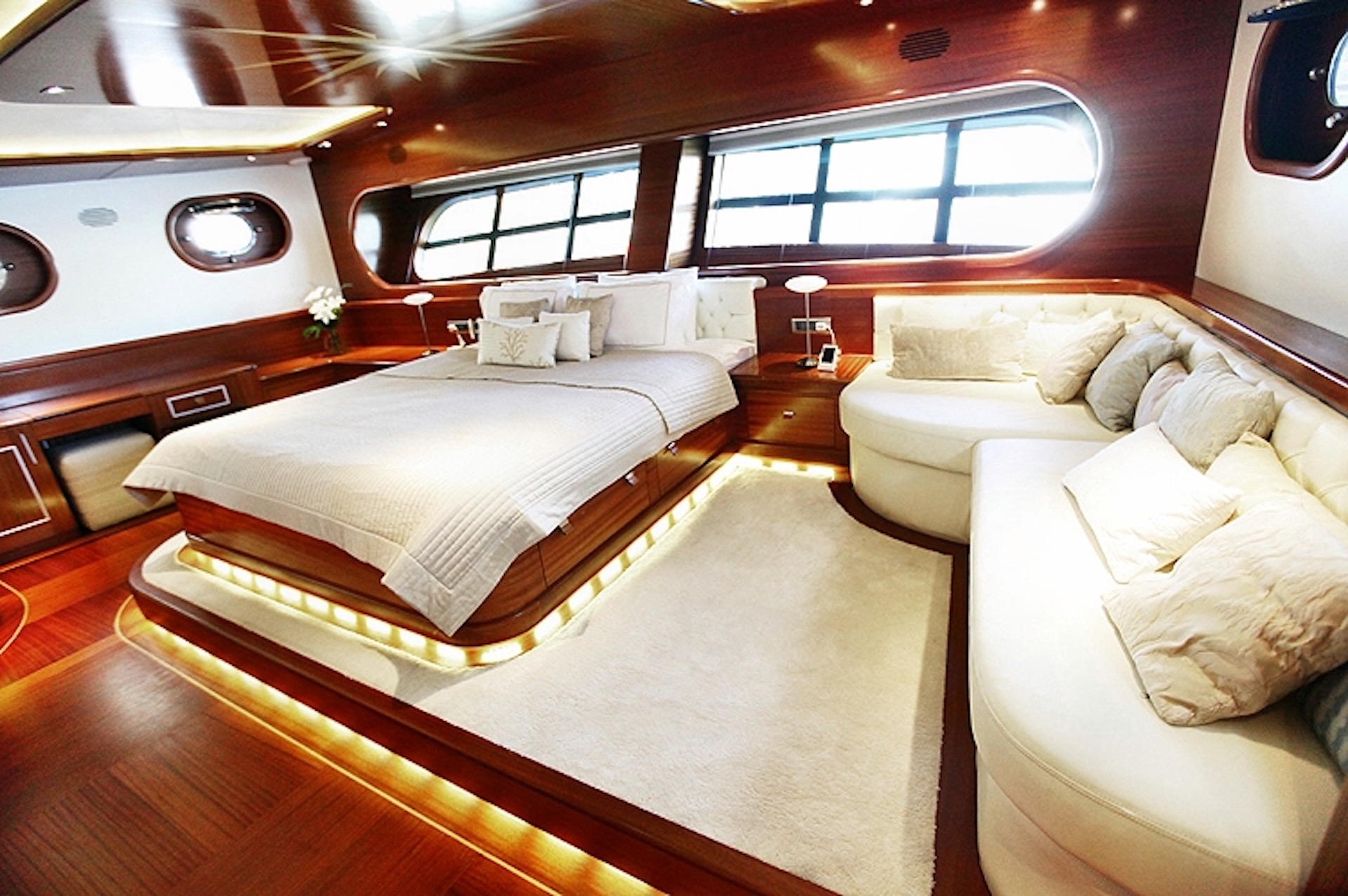 yacht charter La Bella Vita luxury cabin