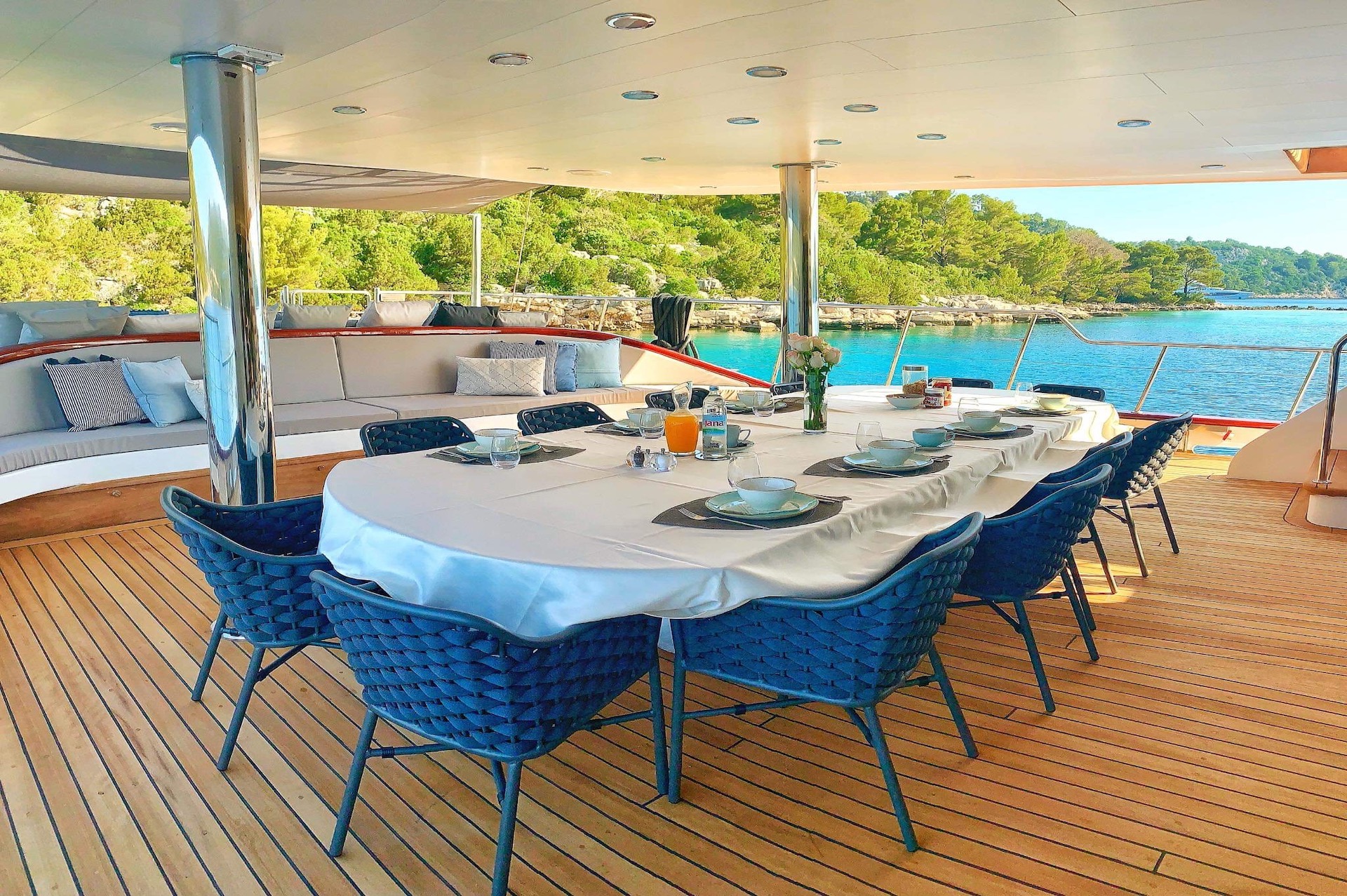 yacht charter Lady Gita dining