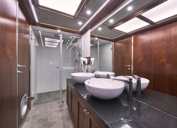 yacht charter Lady Gita ensuite