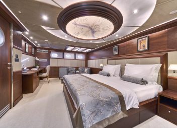 yacht charter Lady Gita stateroom