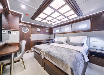 yacht charter Lady Gita twin stateroom