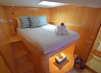 yacht charter Laysan cabin