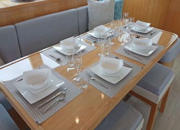 yacht charter Laysan fine dining