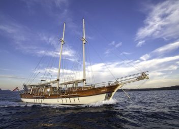 yacht charter Libra