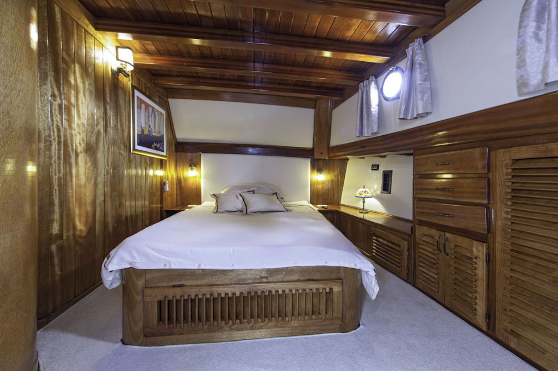 yacht charter Libra cabin