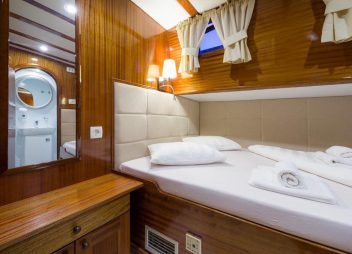 yacht charter Linda double cabin