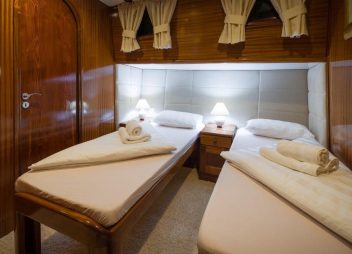 yacht charter Linda twin cabin