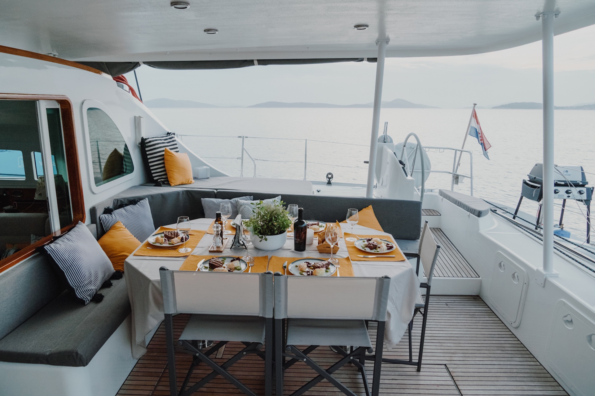 yacht charter Mala aft dining