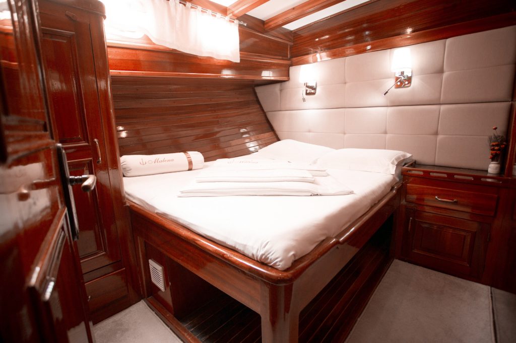 yacht charter Malena cabin