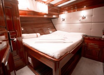 yacht charter Malena cabin