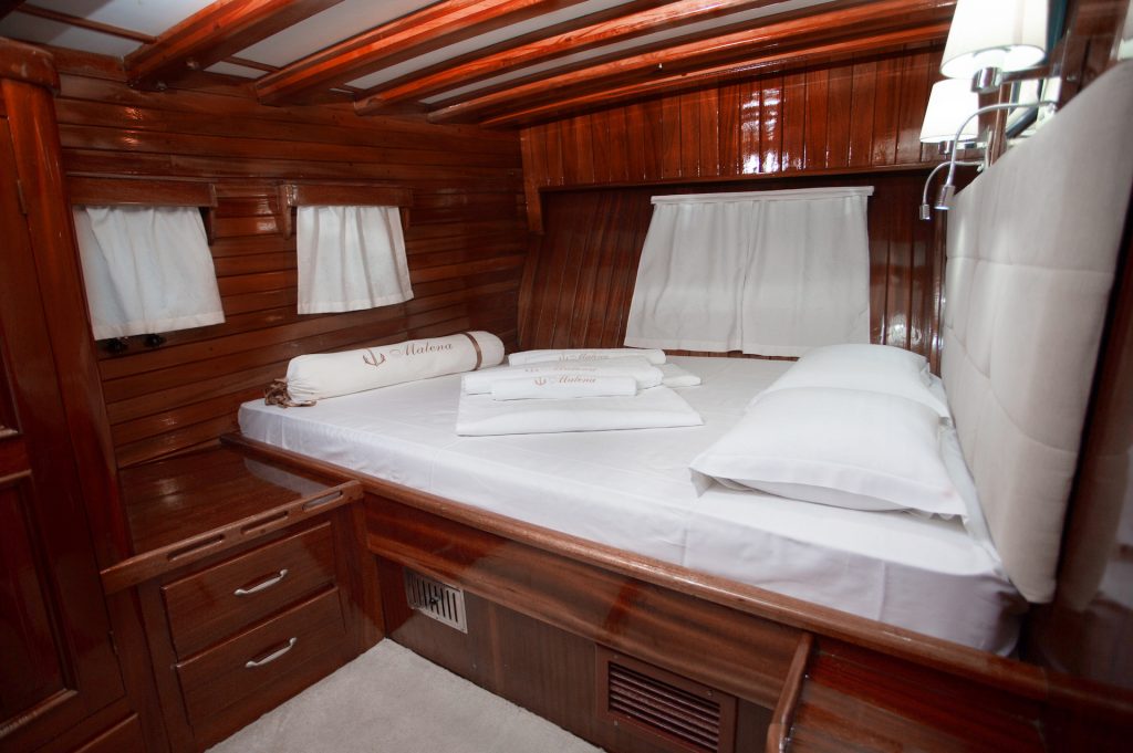 yacht charter Malena evening cabin