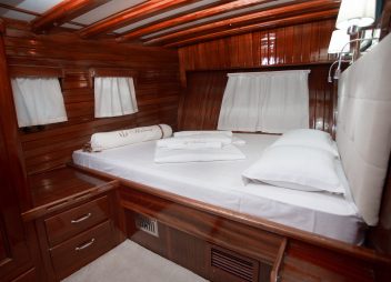 yacht charter Malena evening cabin