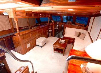 yacht charter Malena saloon