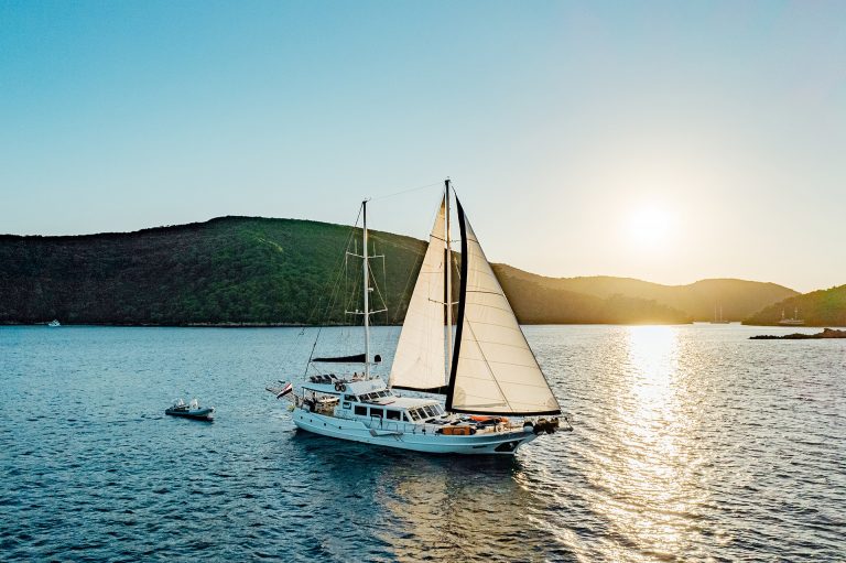 yacht charter Maske away