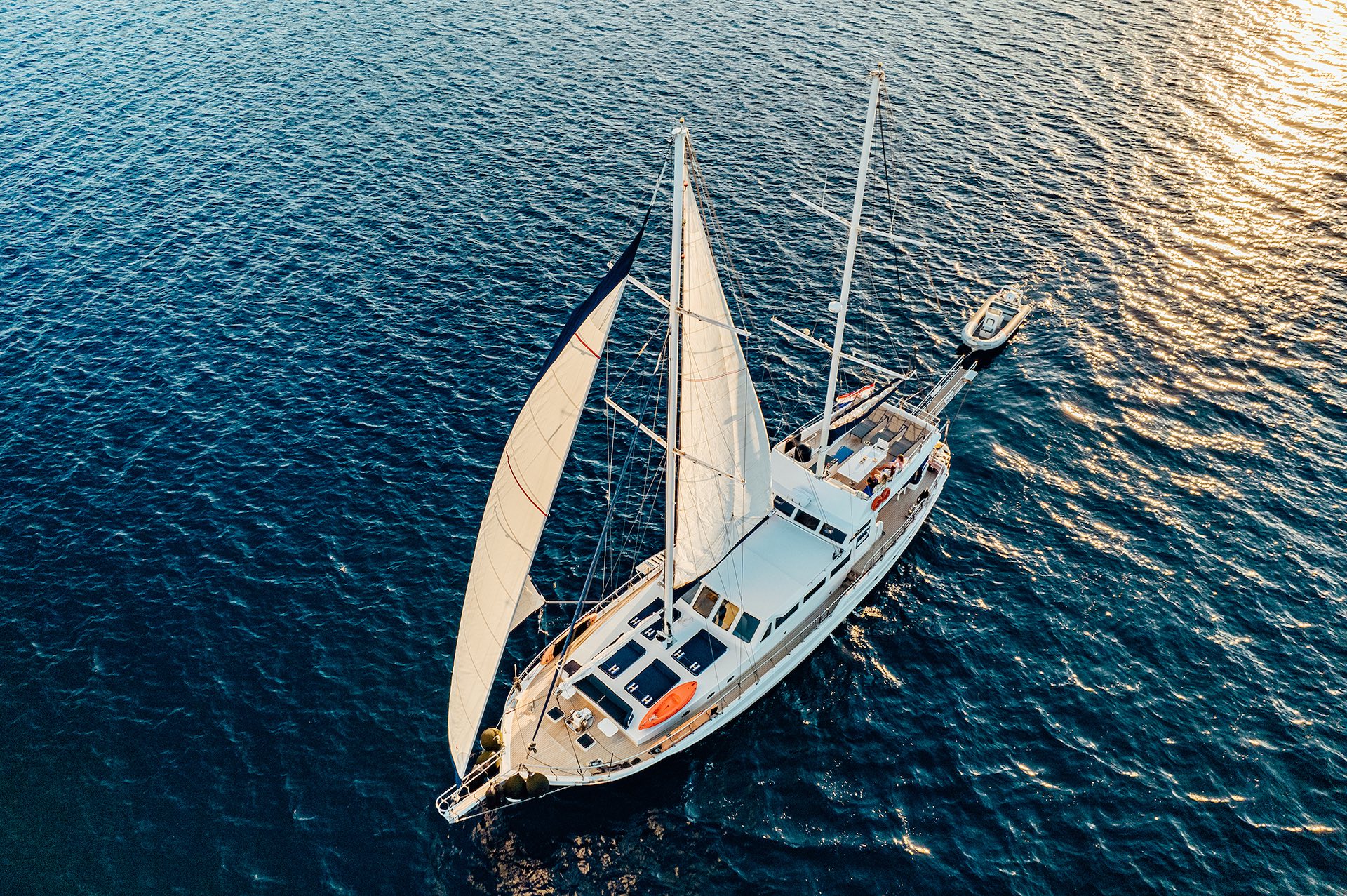 yacht charter Maske birdview