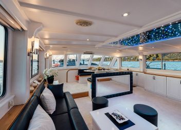 yacht charter Maske salon