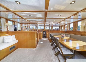 yacht charter Morning Star dining