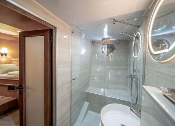 yacht charter Morning Star master cabin bathroom