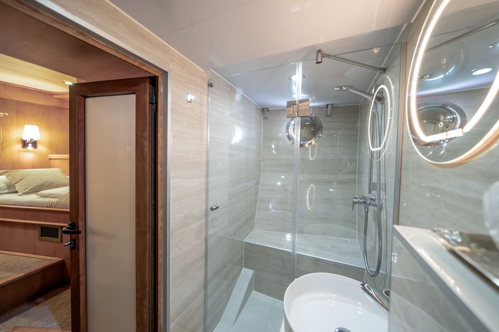 yacht charter Morning Star master cabin bathroom