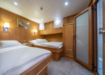 yacht charter Morning Star twin cabin